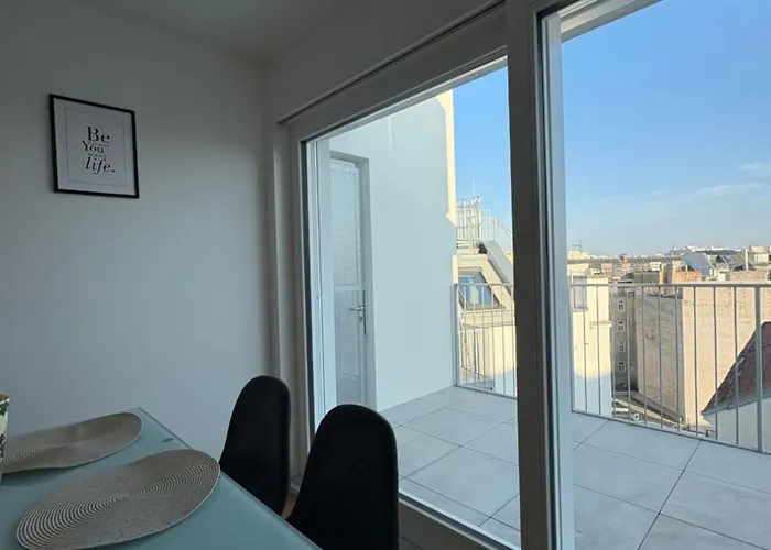 Feelhome-terrasse-4 Gaeste-wifi *